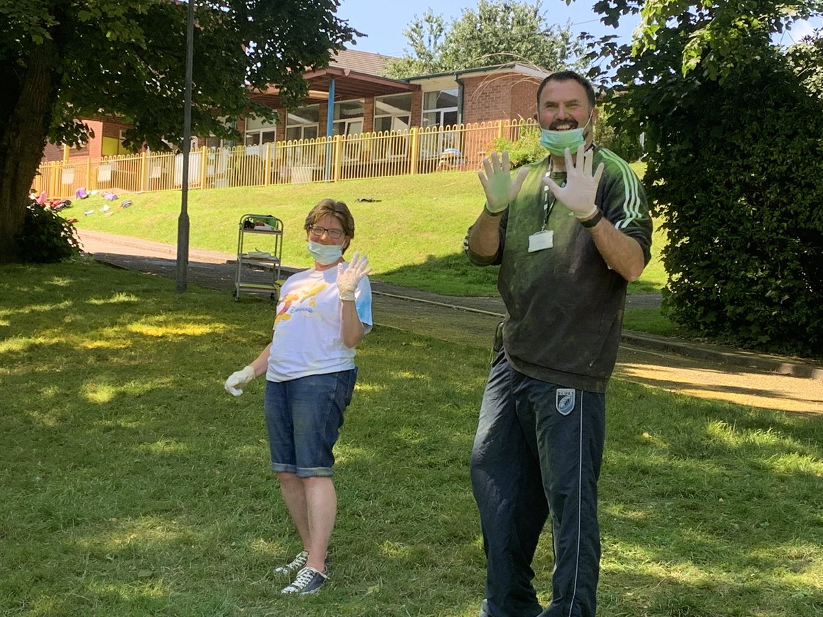 MissMJones2's tweet photo. Blwyddyn 3 yn barod am y lonc lliw ac ar ôl y lonc lliw. Joio!’r hwyl.Year 3 ready for the colour run and after the colour run! Fun time. #teuluCurig @MrAPWilliams1 https://t.co/BCUZuo13JH