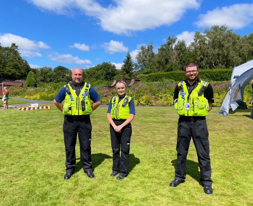 Rach31M's tweet photo. Wonderful #community event at #FalingePark in glorious sunshine today😎 
Rich discussions on how we can deliver services to people who experience multiple disadvantages across #Rochdale🤔
Great food🌭many people throughout the day, with @RochdaleCouncil and @GMPRochdale👮🏻‍♂️ https://t.co/vS0W8gnuTg