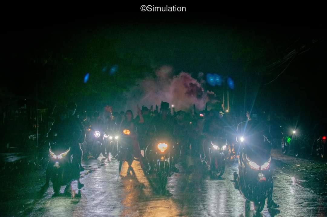 fightergirlLay's tweet photo. Mandalay-Allied Night Strike protest against the military dictatorship in the rain. #MyanmarCovidSOS #July15Coup #WhatsHappeningInMyanmar https://t.co/3e5M5wQkaf