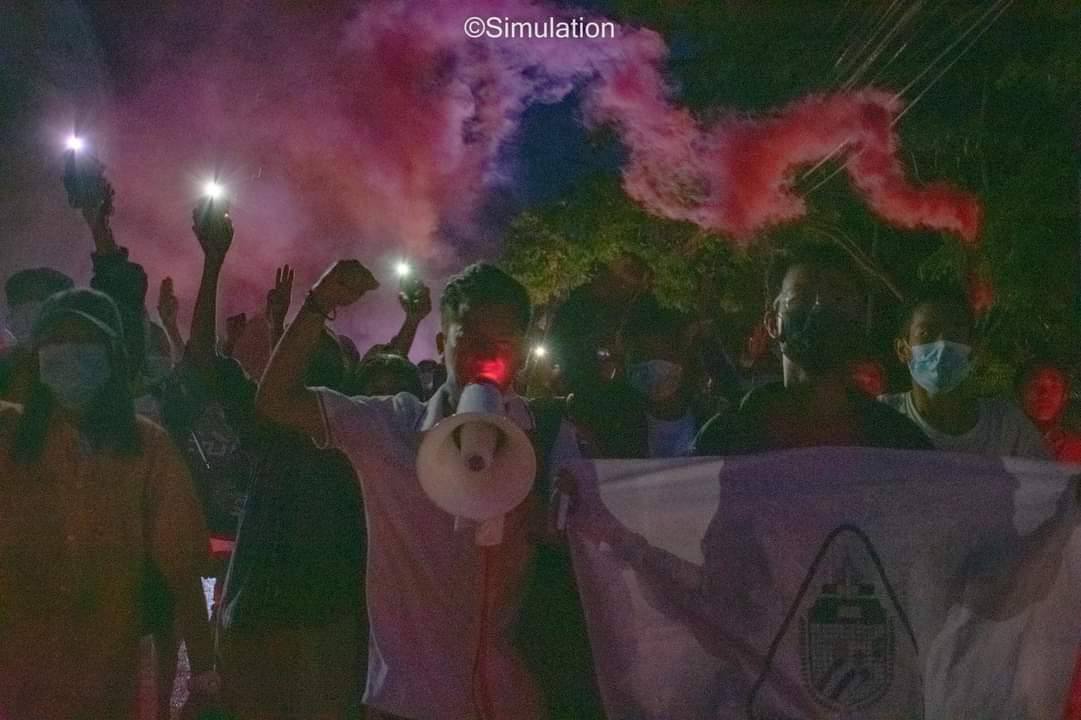 fightergirlLay's tweet photo. Mandalay-Allied Night Strike protest against the military dictatorship in the rain. #MyanmarCovidSOS #July15Coup #WhatsHappeningInMyanmar https://t.co/3e5M5wQkaf