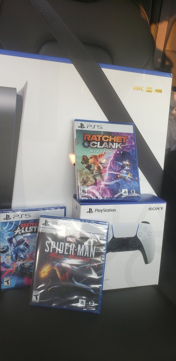hyschris's tweet photo. @jakerandall @PS5Drop @videogamedeals @PS5StockAlerts 

From the previous Gamestop drop. 
Thank you guys for all your coaching. it took about 4 months but I finally got it. I highly recommend everyone to do the GS power up. The process was silky smooth https://t.co/CB32k8KE3s