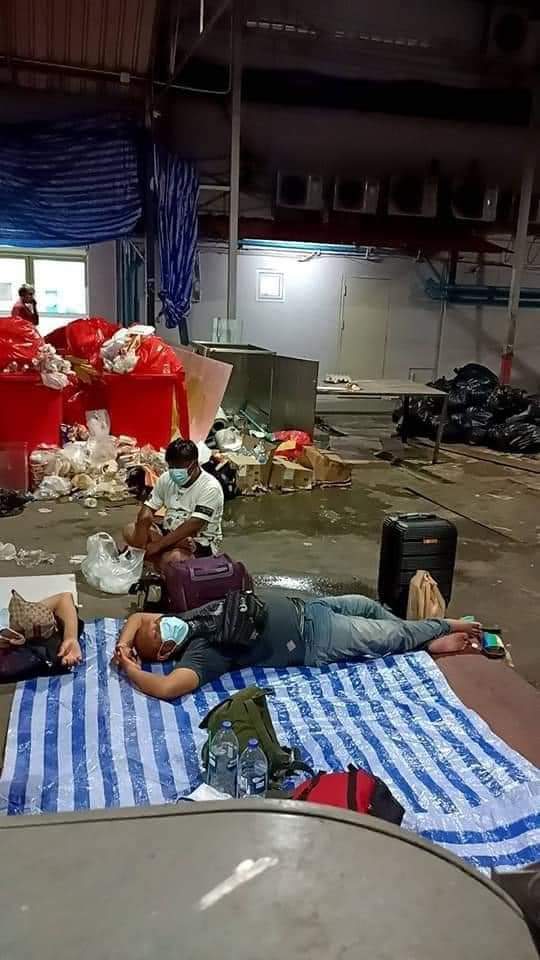 คนติดโควิดนอนรอเตียงที่โรงพยาบาลแห่งหนึ่งย่านพระราม2
ใช่ครับนี่คือประเทศไทย ในปัจจุบัน
#หมอบุญ 
#แต้วณฐพร