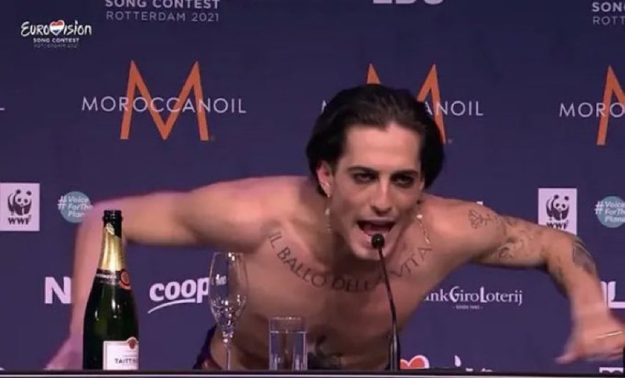 ¡QUE LAS VACUNAS HACEN QUE NO TE MUERAS, NO QUE NO TE CONTAGIES!

ENTRENAN A TU SISTEMA INMUNITARIO PARA QUE LUCHE SI TE CONTAGIAS.