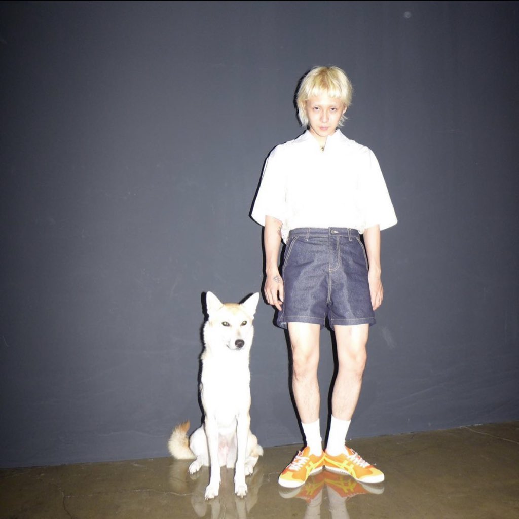 SLEIGHTHOUND's tweet image. ㅤ

     ⌇DAWN posted at 10:40p.m.

　　it’s never too late for a simple
　　photoshoot, even if it’s just
　　with your pet at home.

　　#GWModels

ㅤ