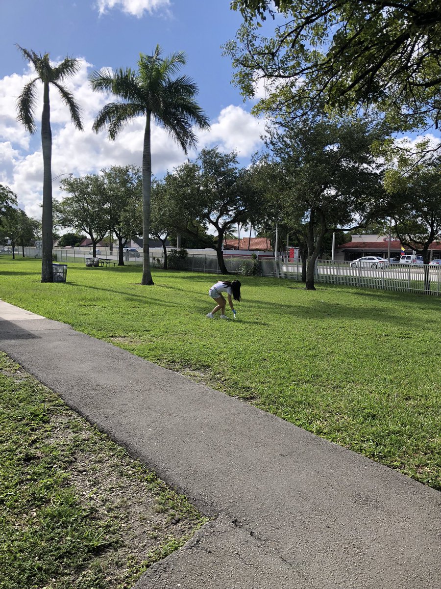 JuankyDiaz's tweet image. Working on #sel and #communityhours with @childrenstrust @FIU #enlace #parkcleanup #socialemotional #finallysunisout ☀️ #EmotionalIntelligence #fiu #childrenstrust #summer2021 @LucianiJanel