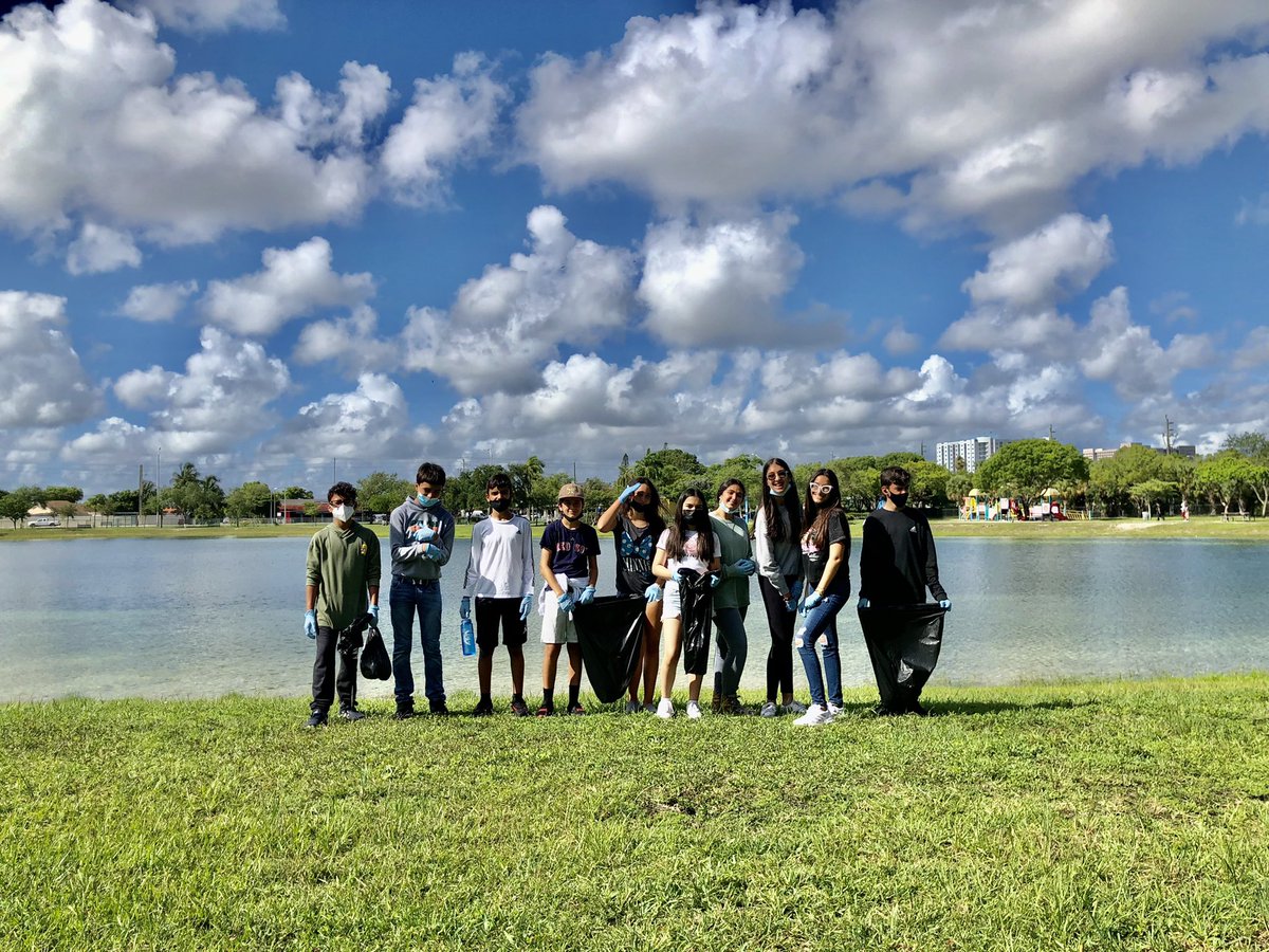 JuankyDiaz's tweet image. Working on #sel and #communityhours with @childrenstrust @FIU #enlace #parkcleanup #socialemotional #finallysunisout ☀️ #EmotionalIntelligence #fiu #childrenstrust #summer2021 @LucianiJanel