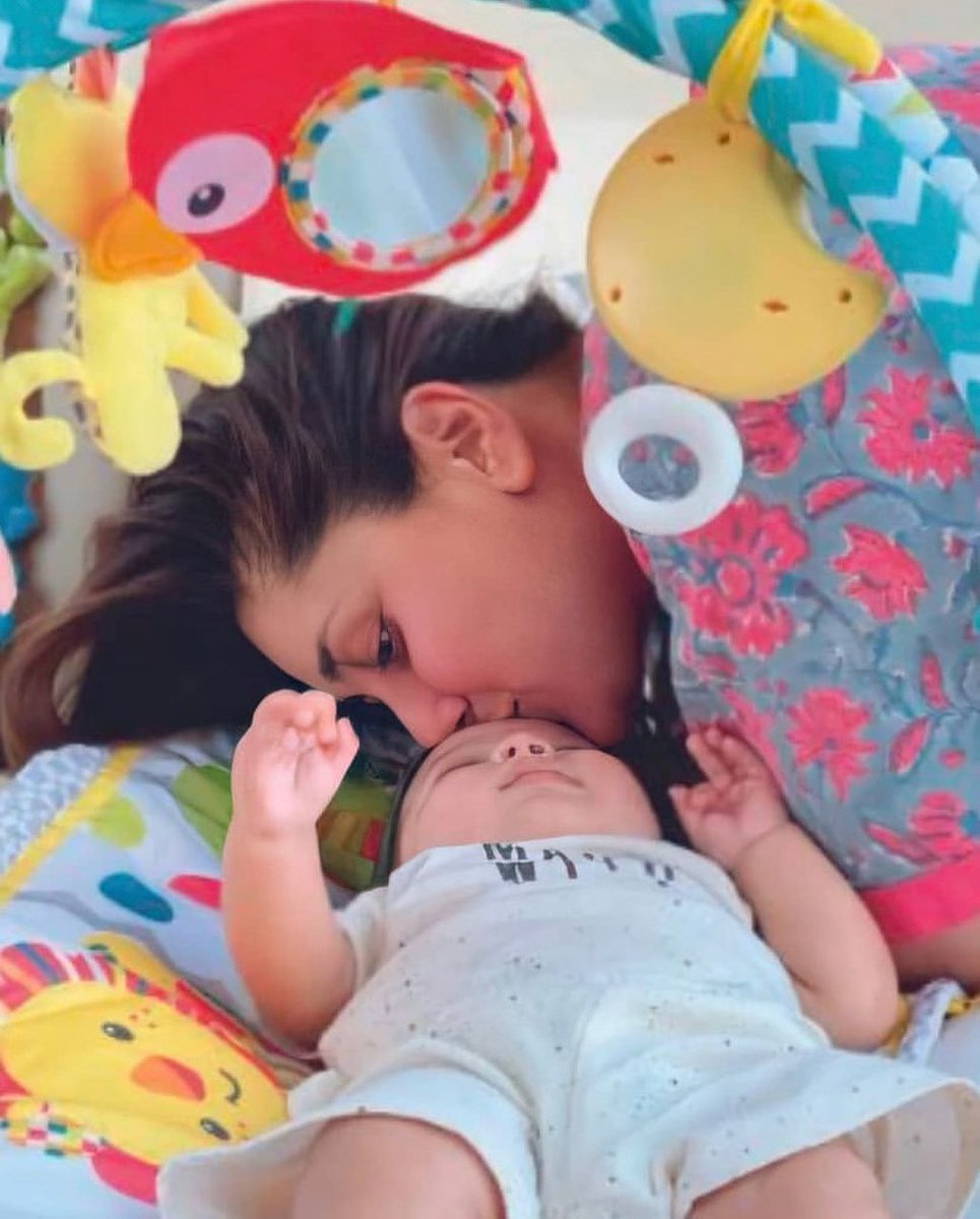 MovieMirchiCo's tweet photo. This picture of #KareenaKapoorKhan with her second-born, Jeh, is sure to warm your heart. ❤️ https://t.co/xI1lVtFlXS