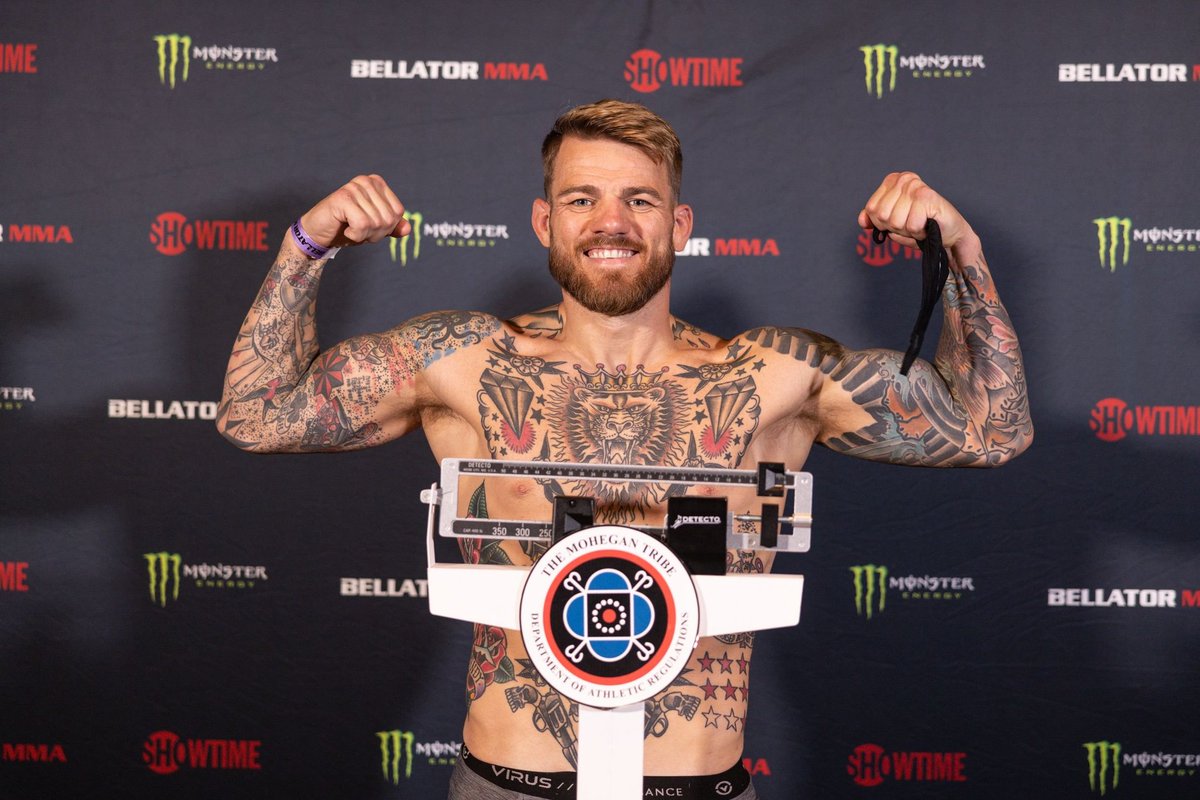 mmapit9's tweet photo. En la báscula @travdavis05 y @JohnnyEblen marcaron idénticas 186 libras, haciendo oficial su duelo el dia de mañana en @BellatorMMA 
#mma #BellatorMMA #Bellator262 https://t.co/C2T5AvsMg9