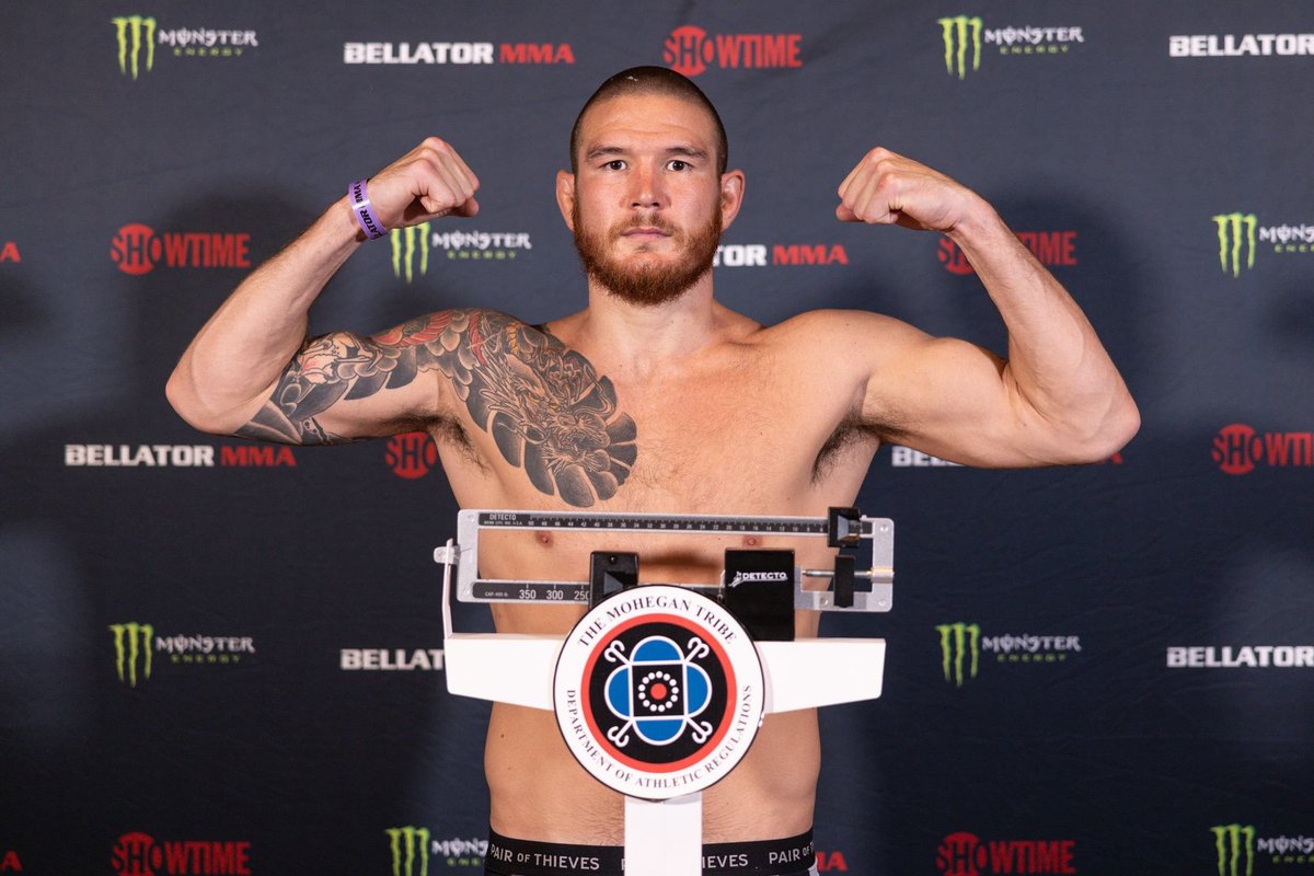 mmapit9's tweet photo. En la báscula @travdavis05 y @JohnnyEblen marcaron idénticas 186 libras, haciendo oficial su duelo el dia de mañana en @BellatorMMA 
#mma #BellatorMMA #Bellator262 https://t.co/C2T5AvsMg9