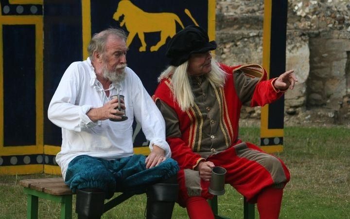 The Abbey Gardens in Bury St Edmunds is the setting for the annual open-air Shakespeare 'Picnic in the Park' event next week, with Bury Theatre Workshop performing the romantic comedy, 'Twelfth Night' from 20th - 24th July! > visit-burystedmunds.co.uk/whats-on/shake… #burystedmunds