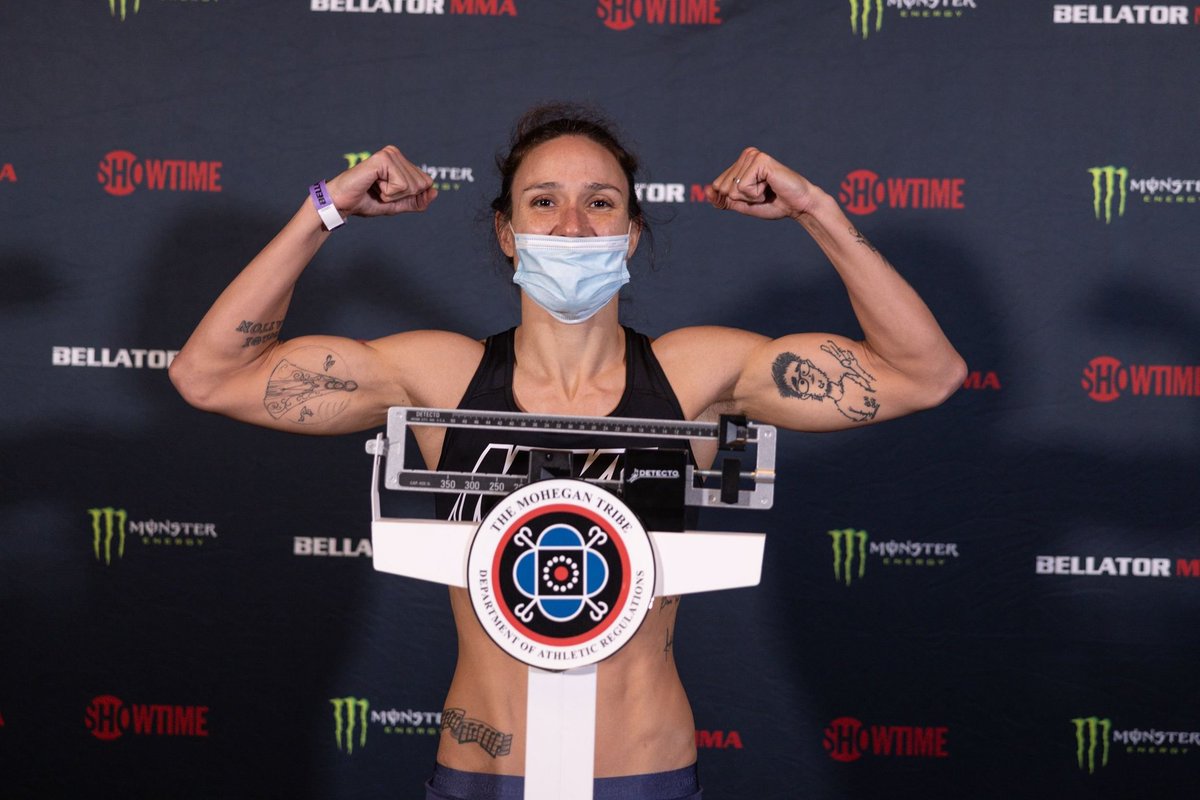 mmapit9's tweet photo. La campeona de las 125 libras de @BellatorMMA, @JuVelasquezMMA marcó sin problemas 125 libras y la retadora @Denisekielholtz marcó   124 libras haciendo oficial la pelea estelar de mañana.
#mma #wmma #BellatorMMA #Bellator262 #flyweightchampionship https://t.co/OfOlJO2Z56