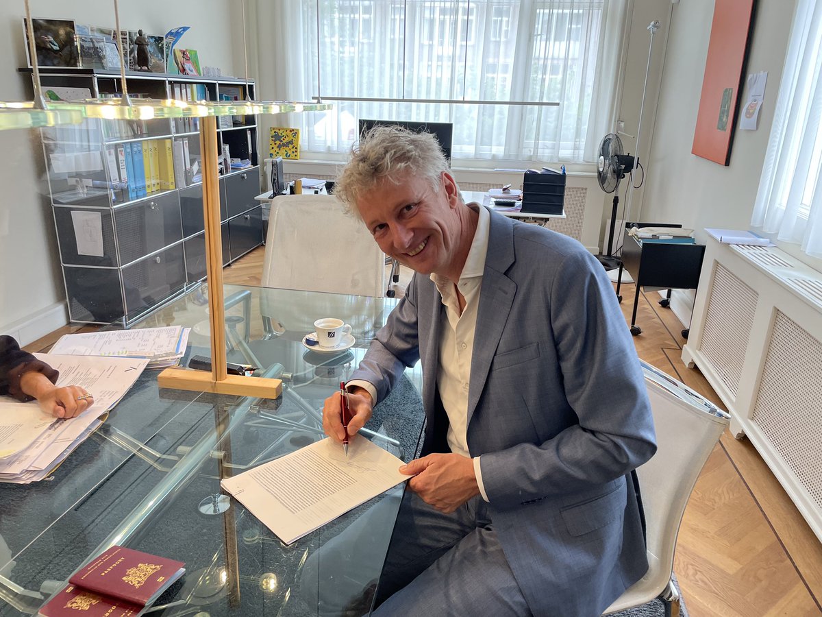 @PubliekeZakenEU heeft een mooie klus voor de zomer: verhuizen naar een nieuw kantoorpand, waar we ons groeiende team kunnen huisvesten. Houd uw e-mail en Mijn Publieke Zaken in de gaten voor updates over onze verhuisstatus.