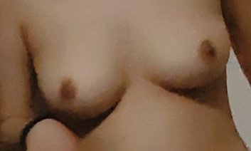 DAYDAYL55784684's tweet photo. 舍友大奶，好想看她被人蹂躏奶子，生活里文文静静，没想到奶子这么大，不知道最后被谁拿去一血，这骚奶子平时得被男同事意淫撸了多少回。平常男同事骑车载她上班，大胸顶着男人的背，真爽。男同事裆都立了。#母狗 #母猪 #骚逼 #自慰 #恋物 #重口 #大胸 #婊子 #女绿 #辱骂  #媚外 #原味 #偷拍 #舍友 https://t.co/Q350uvAyb0