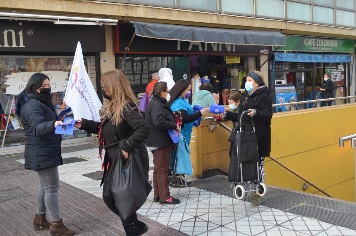PRIMetro's tweet image. El día de ayer se vivió una extensa jornada en la Región Metropolitana, comenzamos en la Plaza de Armas, punto de encuentro de todos y todas, para dar a conocer la propuesta de nuestro candidato @desbordes este domingo vota 4 #elchilequequeremos #vota4