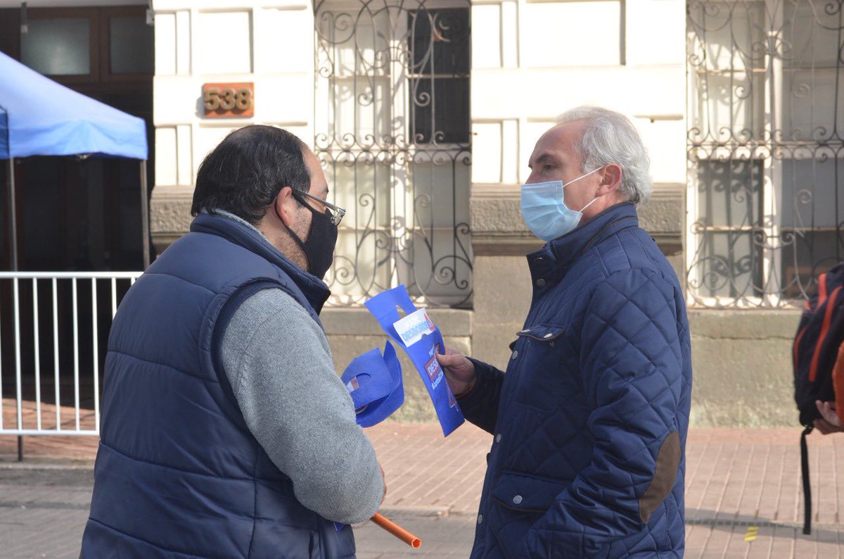 PRIMetro's tweet image. El día de ayer se vivió una extensa jornada en la Región Metropolitana, comenzamos en la Plaza de Armas, punto de encuentro de todos y todas, para dar a conocer la propuesta de nuestro candidato @desbordes este domingo vota 4 #elchilequequeremos #vota4