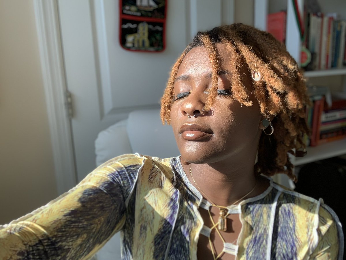 samiyahsplanet's tweet photo. I’m latttee but this is a friendly reminder im non-binary and my pronouns are they/them &amp; she/hers ☺️  #nationalnonbinaryday 🏳️‍🌈 https://t.co/GIiFe6307m