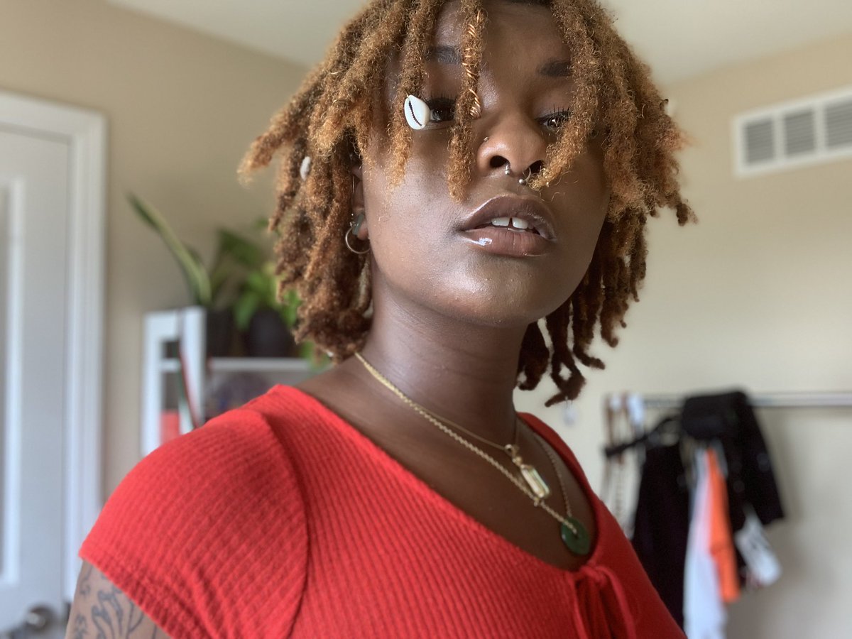 samiyahsplanet's tweet photo. I’m latttee but this is a friendly reminder im non-binary and my pronouns are they/them &amp; she/hers ☺️  #nationalnonbinaryday 🏳️‍🌈 https://t.co/GIiFe6307m