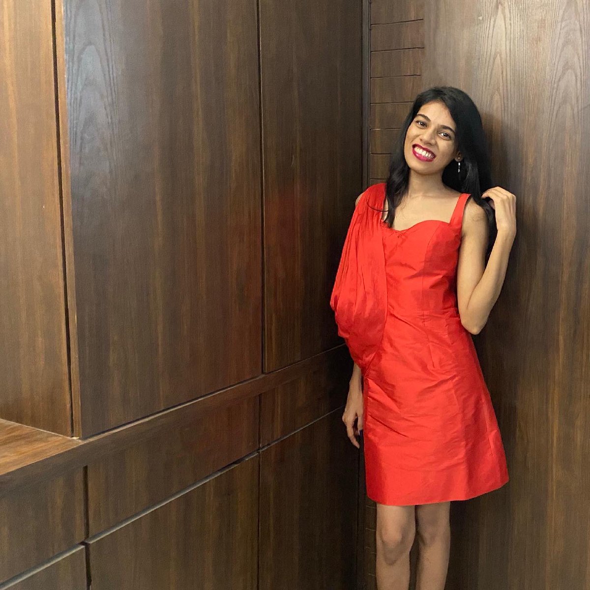 houseofnarissa's tweet photo. Red  Taffeta silk dress with one side front cowl sleeve!! 

Feast your eyes on this gorgeous LRD which is resplendent and elegant!

#houseofnarissa #littlereddress #cowlsleeves #silktaffeta #cocktaildress #pleatsplease #details #couturefinish #couturetechniques #reddress https://t.co/KIhbvDrzpL