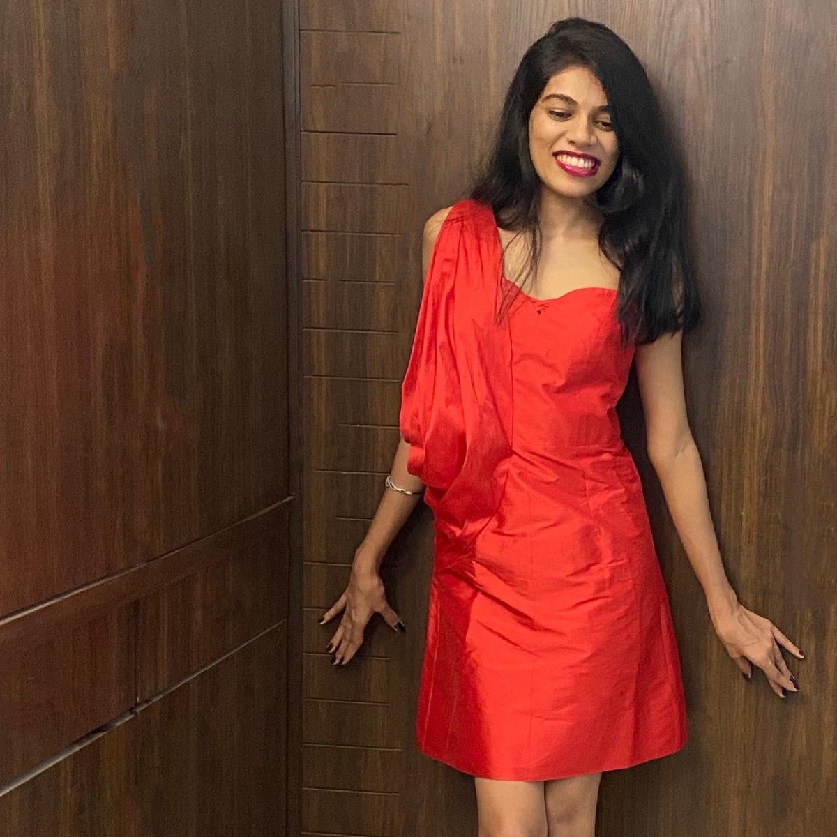 houseofnarissa's tweet photo. Red  Taffeta silk dress with one side front cowl sleeve!! 

Feast your eyes on this gorgeous LRD which is resplendent and elegant!

#houseofnarissa #littlereddress #cowlsleeves #silktaffeta #cocktaildress #pleatsplease #details #couturefinish #couturetechniques #reddress https://t.co/KIhbvDrzpL