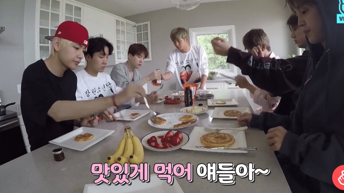 thebosal's tweet photo. jungkook always wants to feed jimin https://t.co/Nk0EWB4EmH