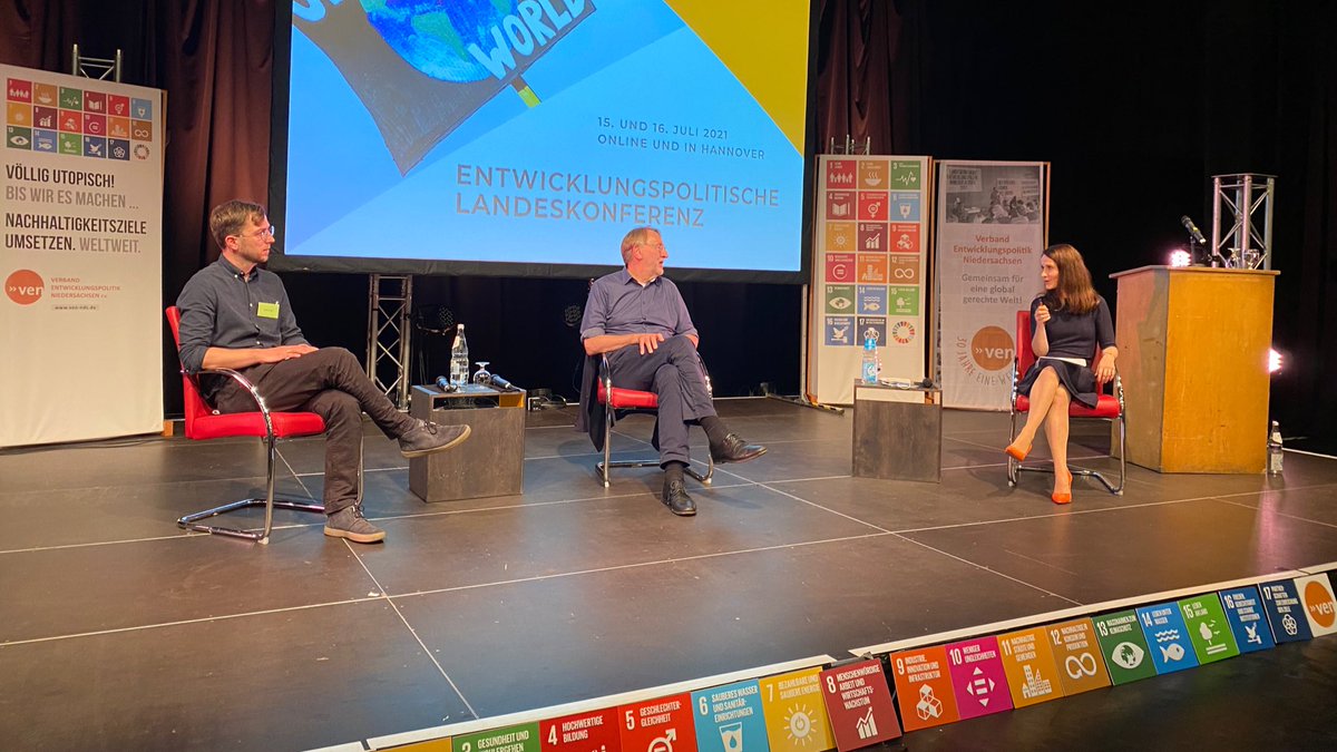 berndlange's tweet photo. „Wir sind auf dem Weg zu einem #EU-#Lieferkettengesetz für die gesamte (!) Lieferketten. @VenVerband @1welt_niedersachsen.
Auf dem Panel mit Steffen Vogel (@germanwatch) und Amanda Luna (Mamakiya e.V.) im #pavillonhannover #vision30 https://t.co/od0pyUkpD8
