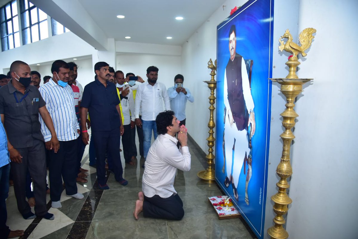 ss_suryawanshi's tweet photo. Dhananjay Munde on his birthday https://t.co/Z9xcowFbNe