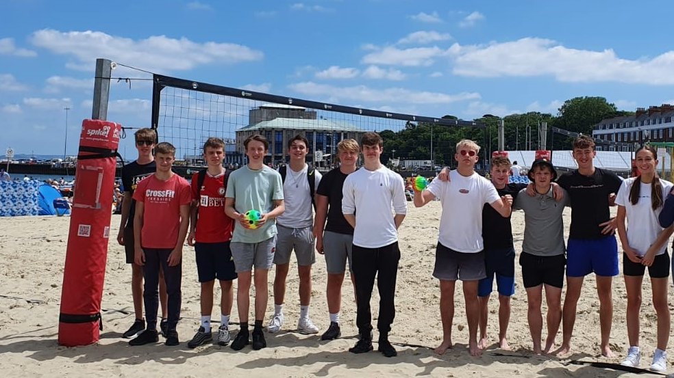 WellswaySixth's tweet photo. Glorious conditions for the Y12 Geography Field trip this week!

#beachlife #geography #alevels #sixthform https://t.co/TBxblXe9de