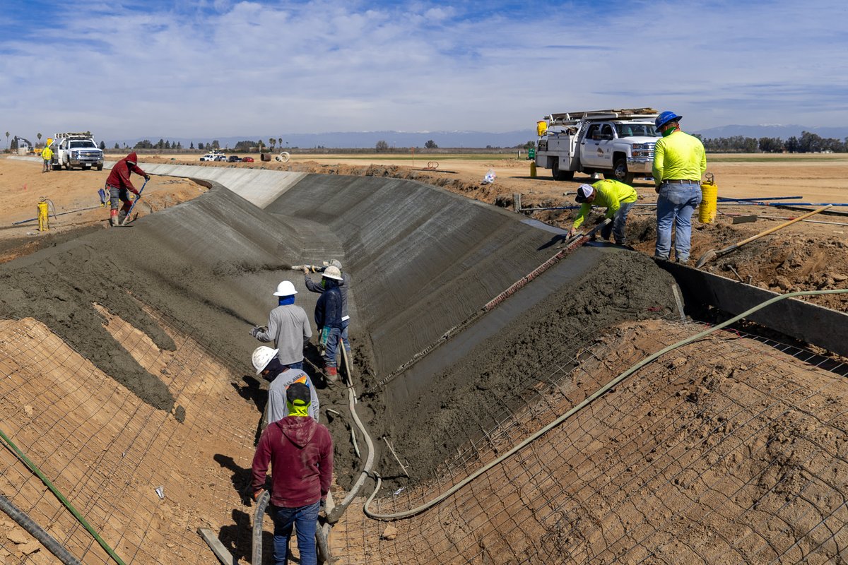 Fresnofid's tweet photo. Critically dry conditions led to one of the shortest water seasons on record for FID's growers. Most FID deliveries ended on 6/30 after a 30 day irrigation season. FID is now gearing up for an extended construction &amp; maintenance season with a variety of projects in the pipeline. https://t.co/Ptgh1Xf01g