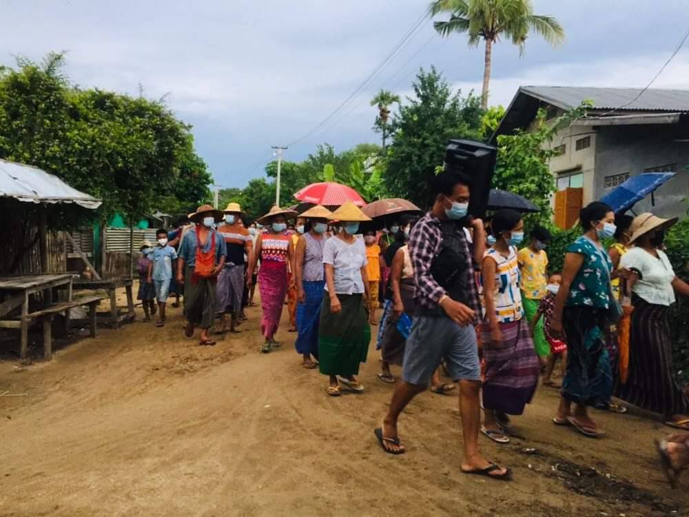 fightergirlLay's tweet photo. Anti-coup movement on the evening of July 15 by residents from Depayin Township. #MyanmarCovidSOS #WhatsHappeningInMyanmar #July15Coup https://t.co/PhiojkOwLP