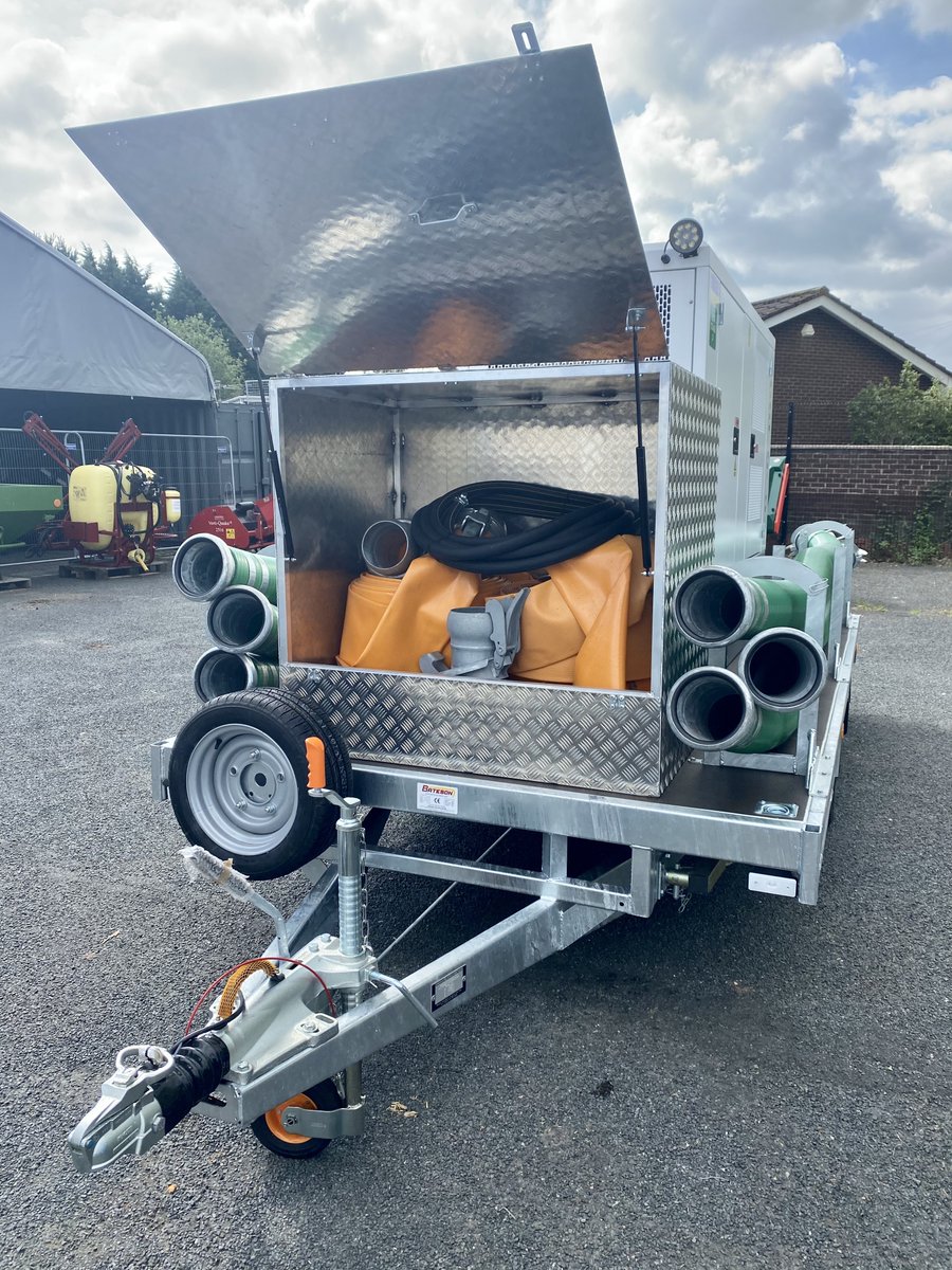 The best engineering team in the business have been at it again. This time with 3 x Emergency Flood Control Units. Self contained, run for 24hrs unattended, ultra quiet &amp; can shifting 9000 litres/min of grey water. Outstanding work team. #sharrocksupplied #ukdesignedandbuilt