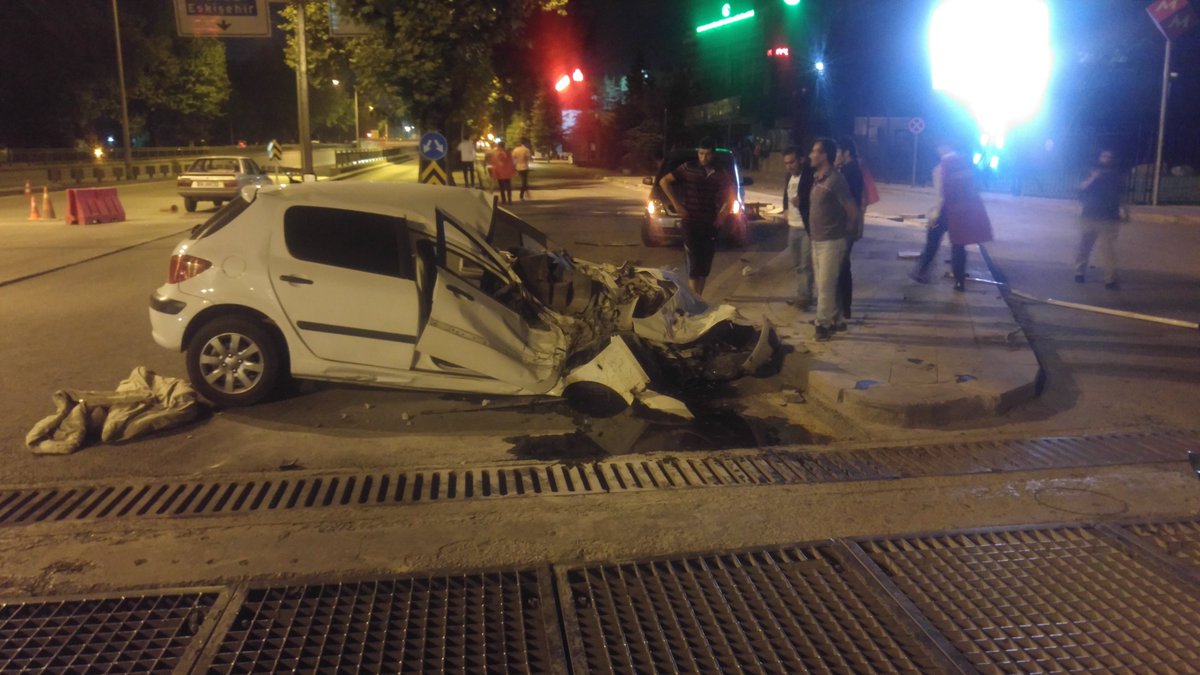 turgutk's tweet photo. #15Temmuz, Ankara Genelkurmay'ın önünde https://t.co/nibJP0YADB