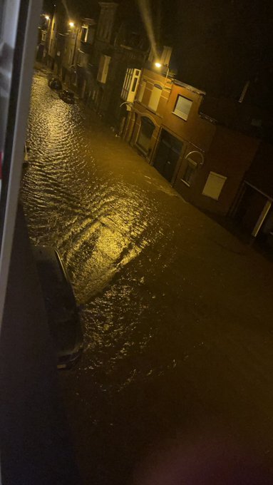 C&rsquo;est une catastrophe on a tous perdu tous nos maison nos voiture les villes sont an&eacute;antie je n&rsquo;ai plus