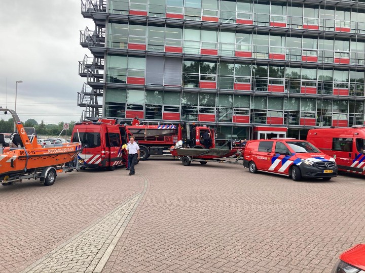 Veel support via social media voor de inzet van de Nationale Reddingsvloot #NRV, de eerste serieuze gezamenlijke inzet van reddingseenheden van brandweer en reddingsbrigades. Dank voor alle steun. Op verzoek LOCC gaat 1 peloton NRV met 20 eenheden  bijstand verlenen in Belgie.