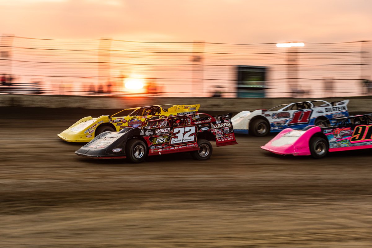 prishow's tweet photo. Some of the on-track action from the @DIRTcarRacing Summer Nationals at @CircleCityDirt! #PRIRoadTour https://t.co/0hekAvA4Qn