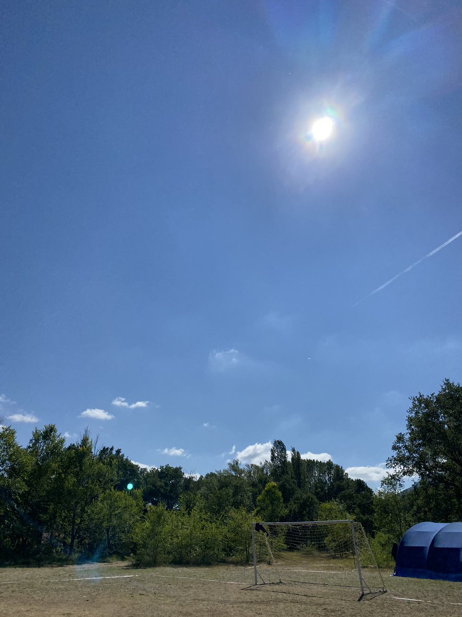 kanpezu's tweet photo. Orain bai, EGUZKIA! // Ahora sí, ¡SOL! https://t.co/ZSNwyxuzrn