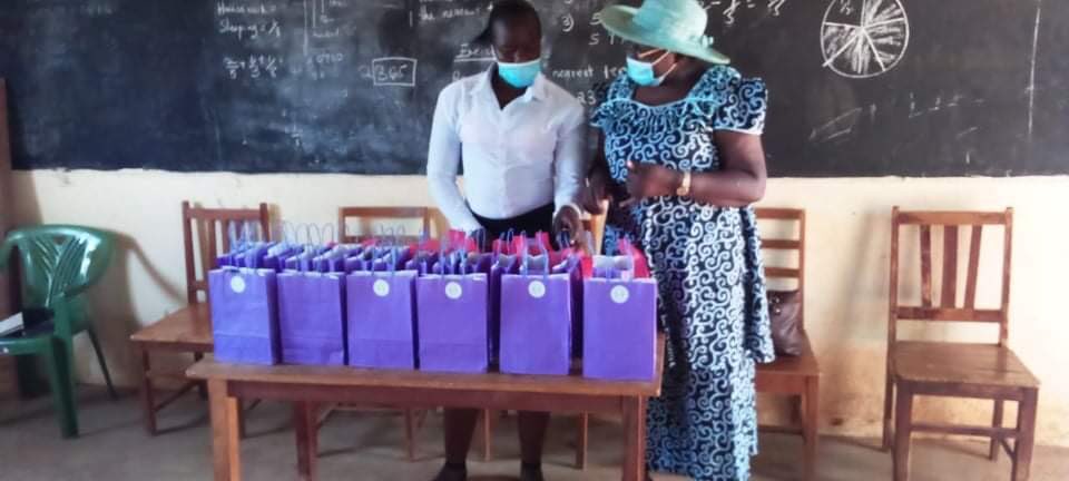 TatiannaZorina's tweet photo. #KenyaProject was one that I was extremely proud of from my work on #PeriodPoverty Project. So when I left college I wanted to continue this work in my own time. Last week another 20 girls have received hand made pads from #Scotland #TatsPads @PandemicPeriods @Period_Poverty โฅ๏ธ https://t.co/JyUwIcMVsX