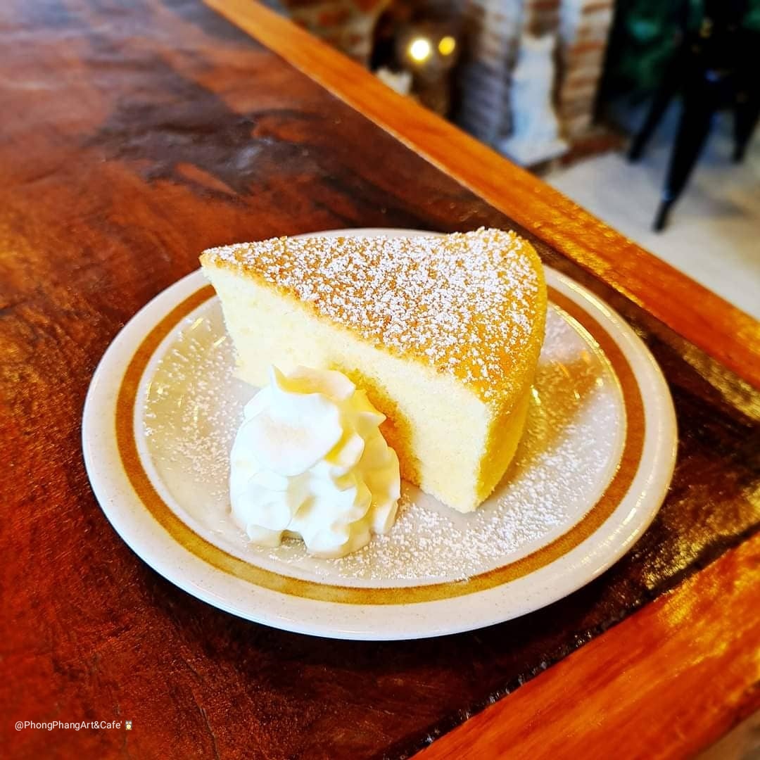 bb_bboo_'s tweet photo. "เค้กไข่ไต้หวัน" (Taiwanese Castella Cake) 🐣
พร้อมเสิร์ฟในราคาเพียงชิ้นละ 40 ฿
เนื้อนุ่มละลาย รสชาติหวานหอม กลมกล่อม
>>เพิ่มความอร่อยทานคู่กับวิปครีมสด+ไอซิ่ง 🐄 +10 ฿
#เค้กไข่ไต้หวัน #เค้กไข่โคราช
#เค้กไข่ #CastellaCake 😊
#TaiwaneseCastellaCake #ม33
#คนละครึ่ง #คนละครึ่งโคราช https://t.co/4E0LEkyUJy