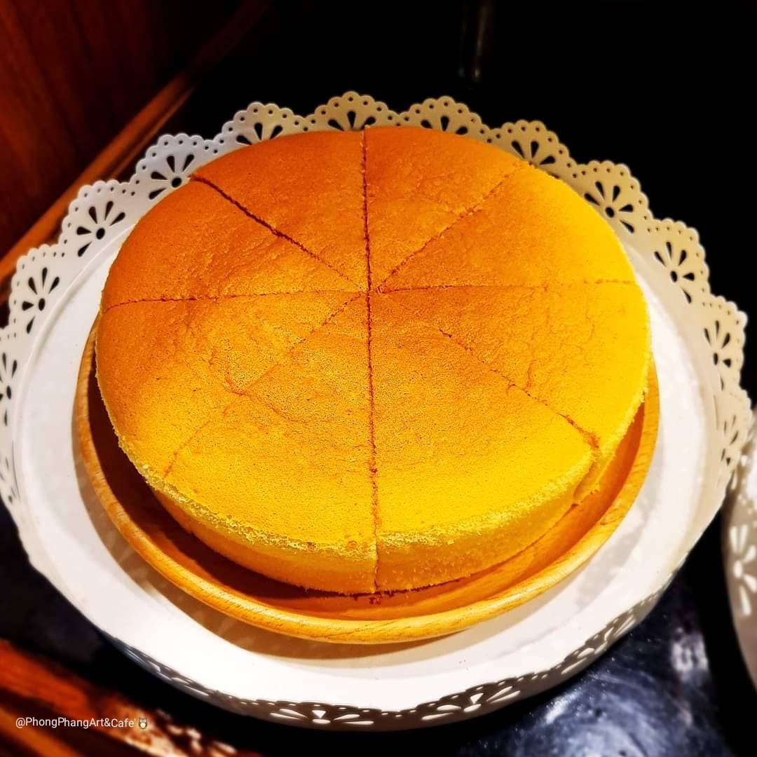 bb_bboo_'s tweet photo. "เค้กไข่ไต้หวัน" (Taiwanese Castella Cake) 🐣
พร้อมเสิร์ฟในราคาเพียงชิ้นละ 40 ฿
เนื้อนุ่มละลาย รสชาติหวานหอม กลมกล่อม
>>เพิ่มความอร่อยทานคู่กับวิปครีมสด+ไอซิ่ง 🐄 +10 ฿
#เค้กไข่ไต้หวัน #เค้กไข่โคราช
#เค้กไข่ #CastellaCake 😊
#TaiwaneseCastellaCake #ม33
#คนละครึ่ง #คนละครึ่งโคราช https://t.co/4E0LEkyUJy