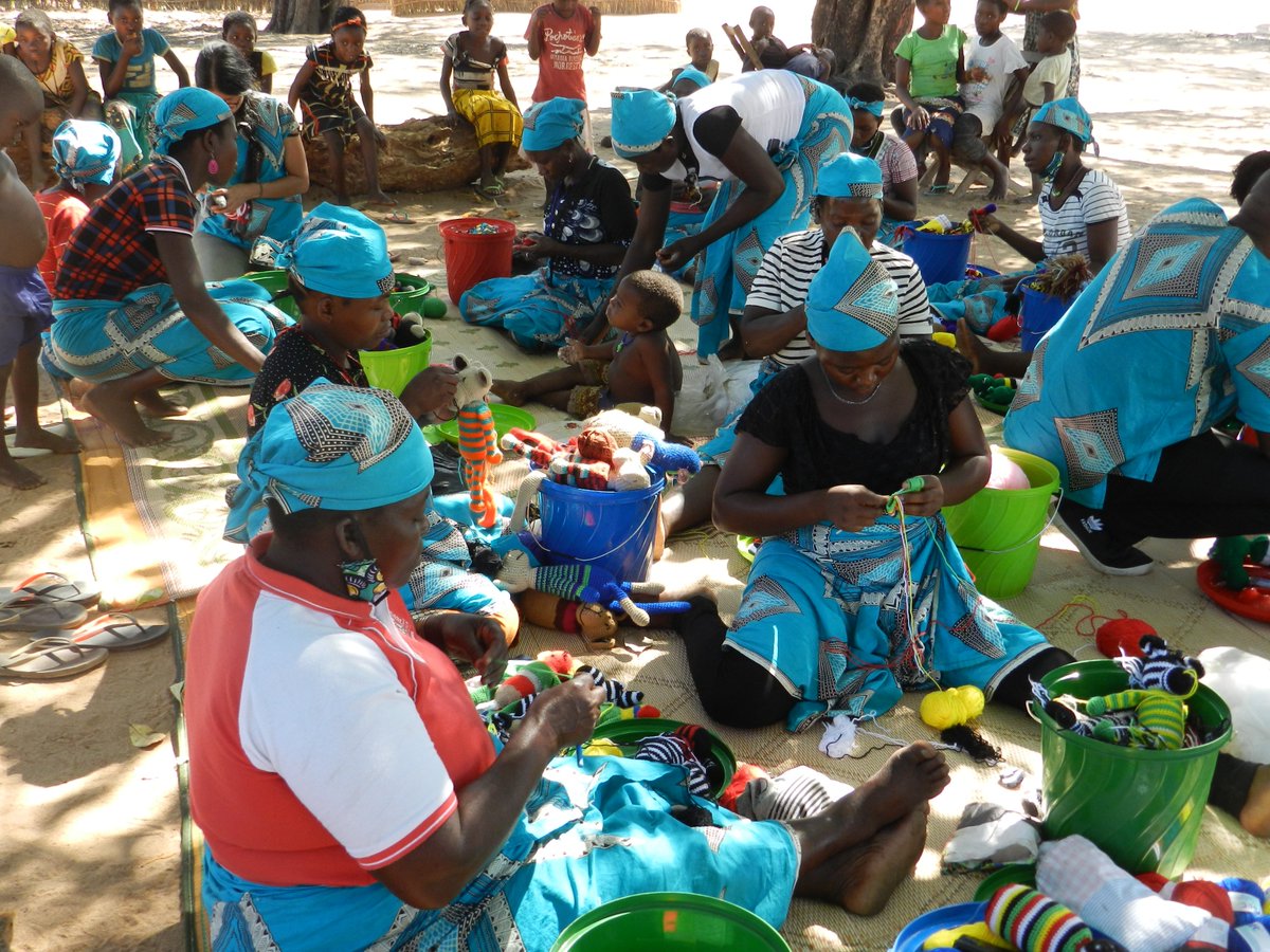 IrlEmbMaputo's tweet photo. As we celebrate #WorldYouthSkillsDay, we renew our commitment to providing young people with skills to face modern day employment requirements and earn a living wherever they are, from coding to crochet and so much more! @Irish_Aid #ABetterWorld https://t.co/6zvXEYrVBz