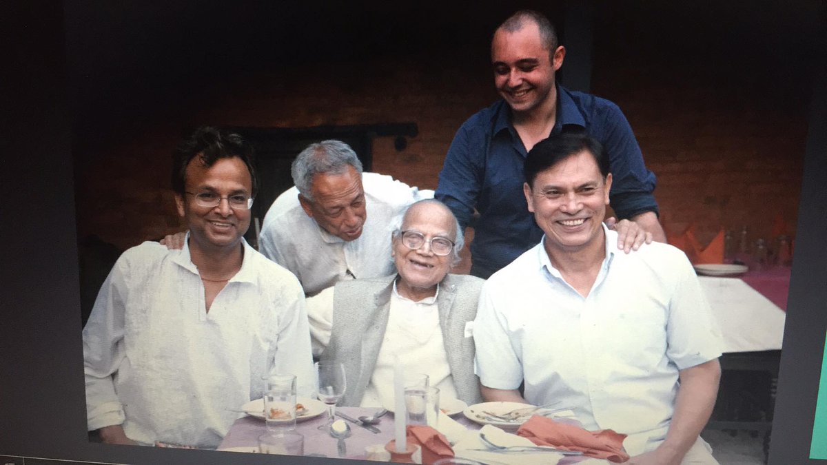 नियतीले मलाई कयौ प्रधानमंत्री नजिकबाट देख्ने मौका दियो। किशुनजी,अपवाद थिए।पद गुम्दा पनि उनको शालिनता रत्तिभर घटेन। पद त्यागे पछी किशुनजी र पिलदाईसंग ठमेलको एक रेस्टुरामा गयौ।सुराही, टिनको बाकस र छाता लिएर फर्केको मान्छेको छेउमा बस्दा लाग्यो,संसारको सबैभन्दा धनी छेउ बसको छु।❤️❤️❤️