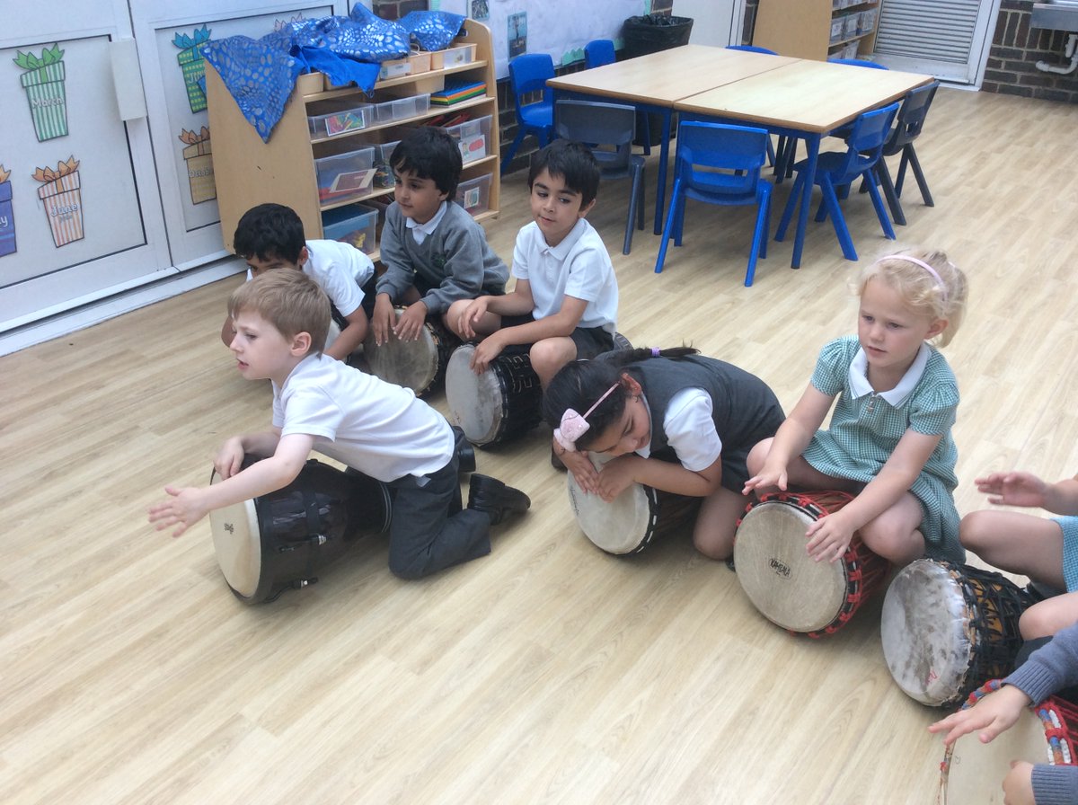 ManorParkSchSM1's tweet photo. The reception children enjoyed their music lesson today; They explored rhythm using a Djembe drum, which originates from Africa! #LEOmusic #LEOearlyyears https://t.co/KGg8tbesmO