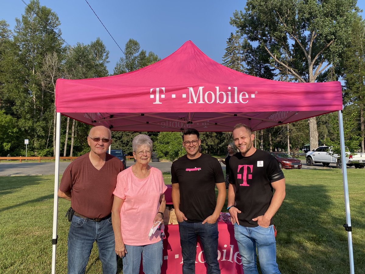 Out here in Kalispell, MT congratulating the city on being a <a href="/TMobile/">T-Mobile</a> #HometownTechover finalist! Pink donuts from The Spot for the first 1,000 visitors 🍩<a href="/JonFreier/">Jon Freier</a>