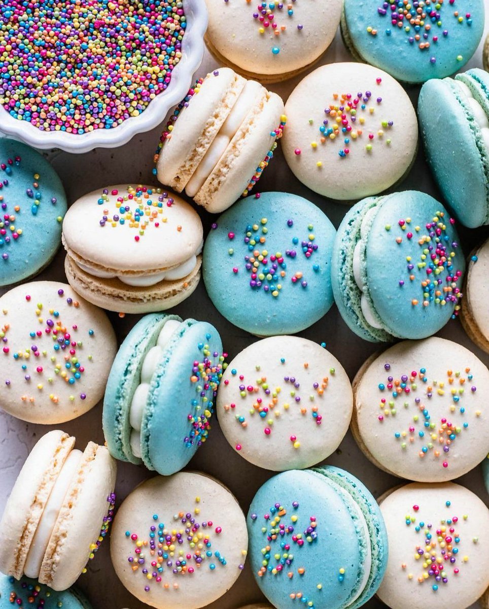 anitaskitchenn's tweet photo. FunFetti Vanilla &amp; Blueberry Macarons 🤤
Follow : @anitaskitchen09 2️⃣ 0️⃣ 2️⃣ 1️⃣
•
•
#food#foodporn#foodie#foodies#foodlover#foodblogger#tasty#creamy#delicious#vanilla#blueberry#macarons#oven#baked#desert#anitaskitchen#twitter 🧿📩 !! https://t.co/Yh1bwwzfV9