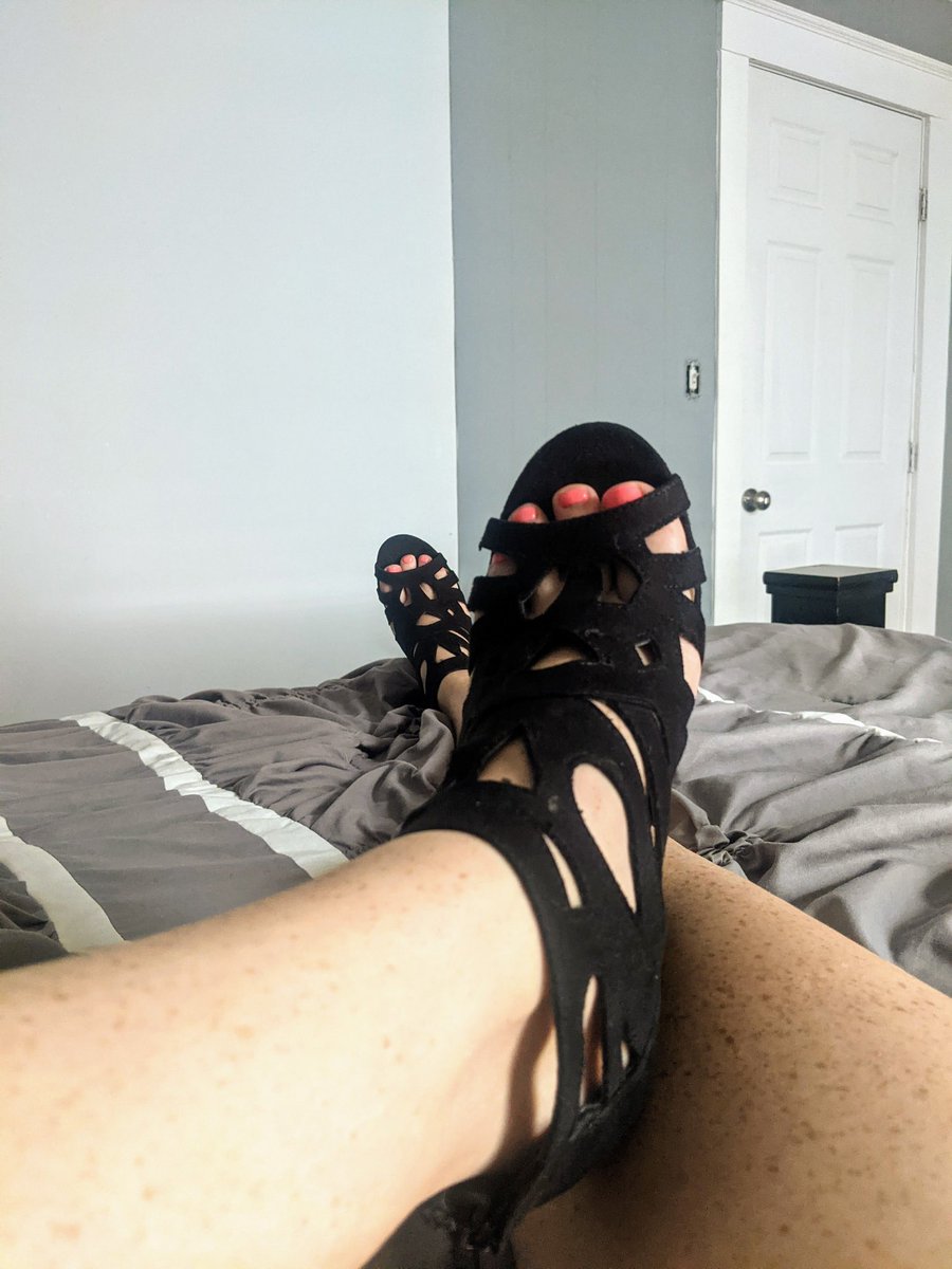 Pretty_Freckle's tweet photo. Come play with me! 😘 
#Feet #feetworshi̇p #feetfitsh #feetnation #onlyfansfeet https://t.co/uwt5OaWlhQ