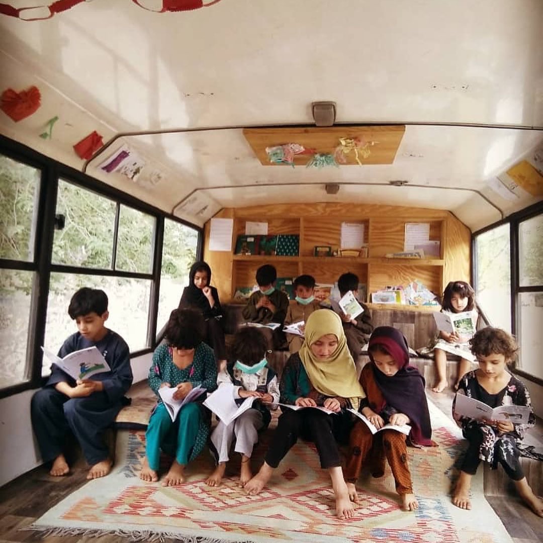 We’re so happy to be back in action and have our wheels moving around Kabul! It’s been a difficult few weeks here but we’re determined more than ever to encourage children to read and use their voice instead of violence to resolve conflicts. #lovenotwar #StrongerTogether 🧠🚌 📚