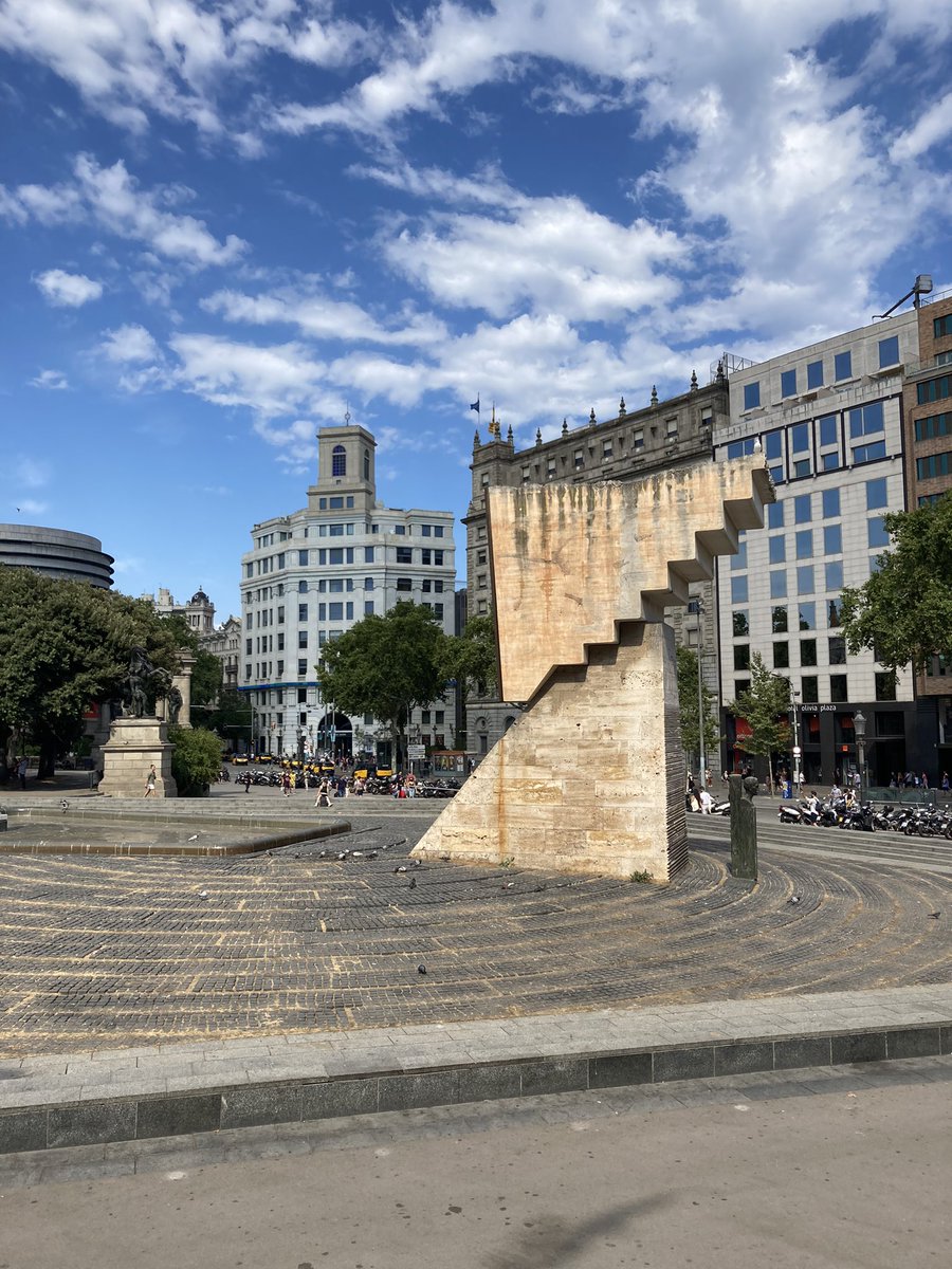 viajesquimelena's tweet photo. Ya estamos en el #Busturistic ayer hicimos la ruta azul, hoy vamos a dar una vuelta por #Barcelona en el bus que hace la ruta roja. 😊
@VisitBCN_ES 
#VisitBarcelona https://t.co/Z1LAKGoC2V