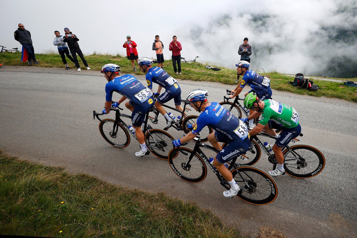 soudalquickstep's tweet image. Twenty minutes left on the clock for @MarkCavendish to conclude the final mountain stage of #TDF2021 inside the time limit.
Photo: @GettySport