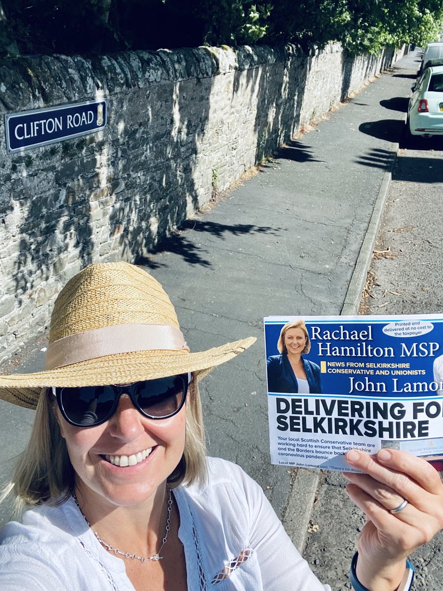 Rachael2Win's tweet photo. Costa del Selkirk today delivering the latest local newsletter with ⁦@John2Win⁩ and ⁦@erynldouglas⁩

Please get in touch if you are a constituent. ☎️ 📧 

🔆🕶☀️👒🥵 https://t.co/Ugr1EmM2Ju