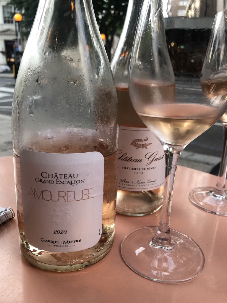 Lovely evening tasting Provençal Rose wines @vinsduluberon #unitedcolorsofluberon #luberonwines @costieres2nimes #costiereswines #costieresdenimes #invite