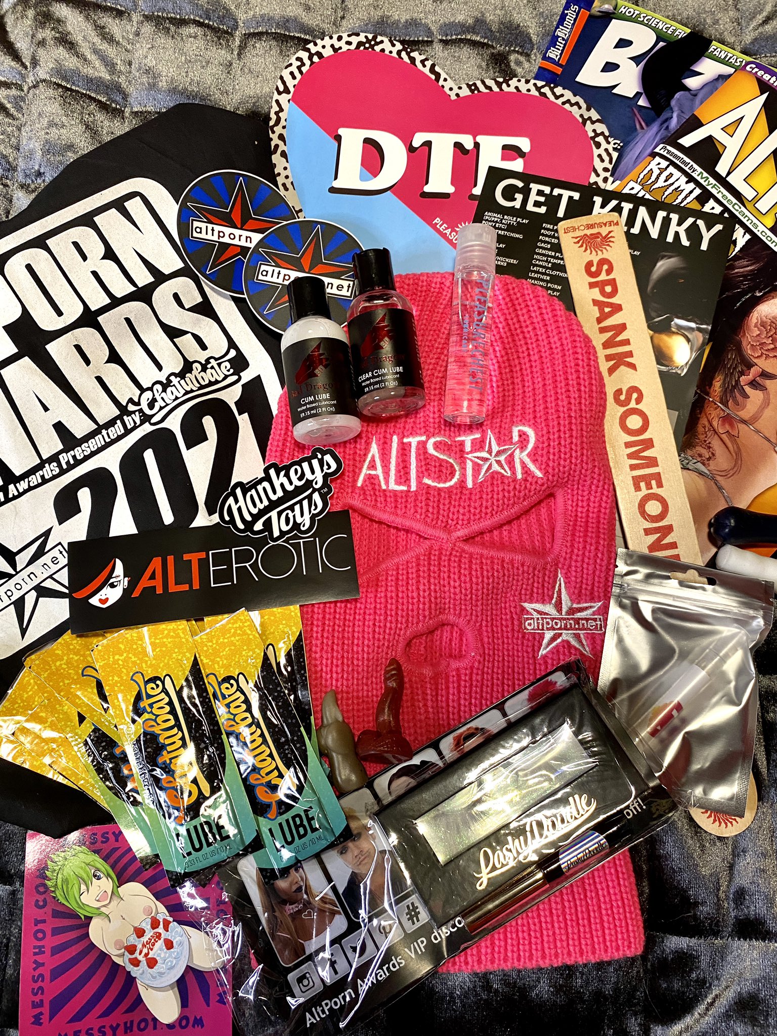 TW Pornstars - ⭒ MιѕѕLυηαLυχχχ ⭒ 𝙓𝘽𝙄𝙕 𝙈𝙄𝘼. Twitter. 🥰 My Alt Porn Awards Swag arrived, Thanks a